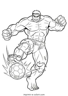 Hulk chutando a bola