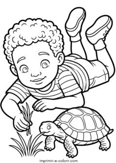 Dia dos Animais – Menino dando graminha para a tartaruga comer