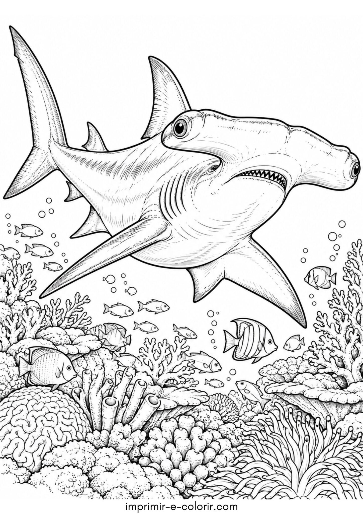Desenho de Tubarão-martelo nadando sobre o recife de corais